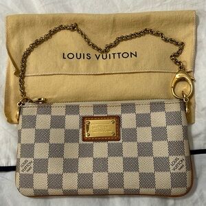 Louis Vuitton
Damier Azur Pochette Milla MM
